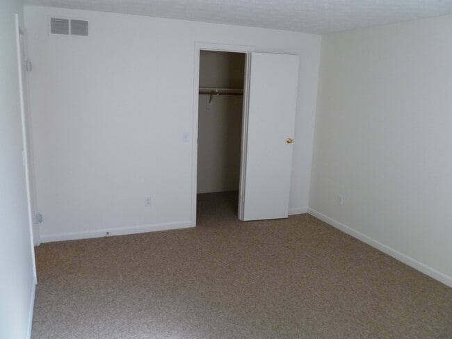 bedroom 2 - 21 Teakwood Ln