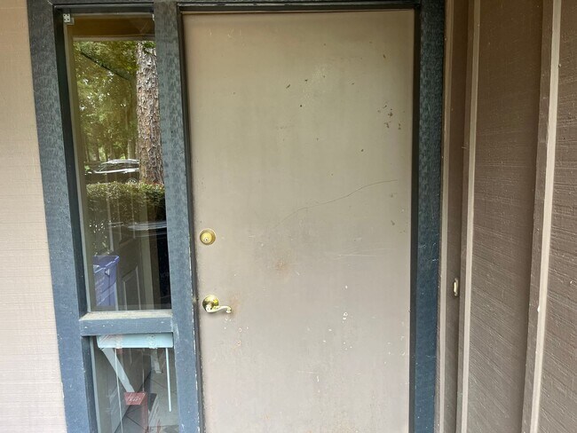 Photo - Large partially furnished townhome - WON'T LAST