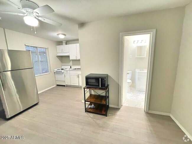 Building Photo - 927 S 35th Ave Unit 3 Rental