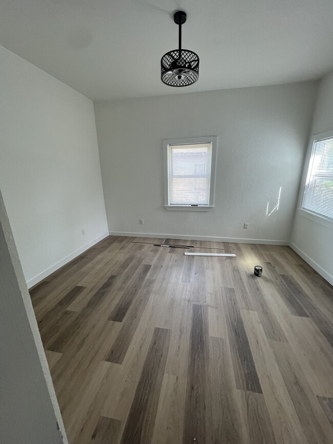 Photo - 525 W Washington Ave