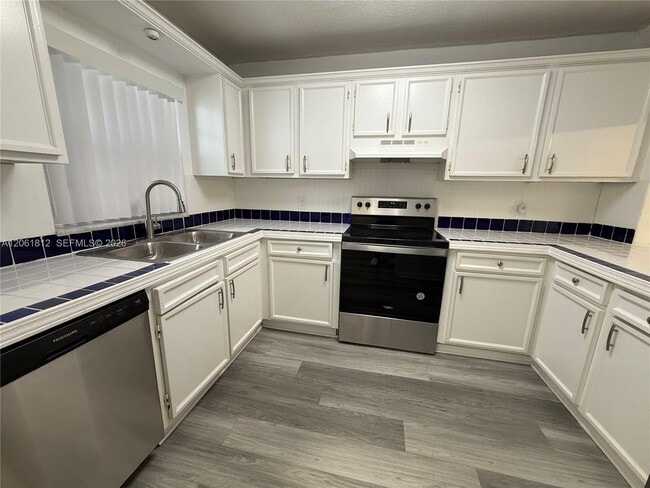 Photo - 9440 Live Oak Pl Unidad 102