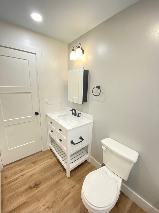 Photo - 160 Bronson St