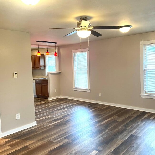 Photo - 429 E Bridge St