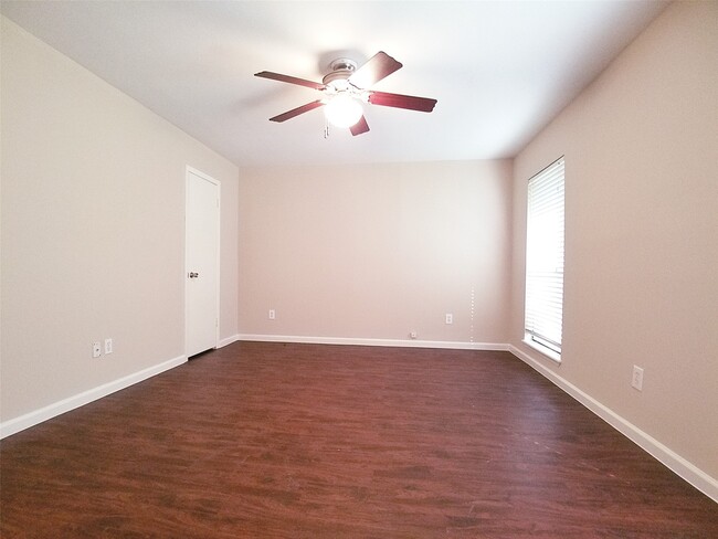 Building Photo - 6927 Tara Dr