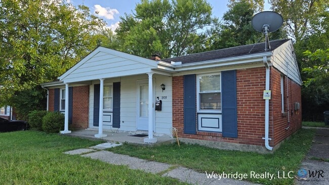 Building Photo - Gorgeous 3 Bedroom 1 Bath Ranch in Sevenhills Rental