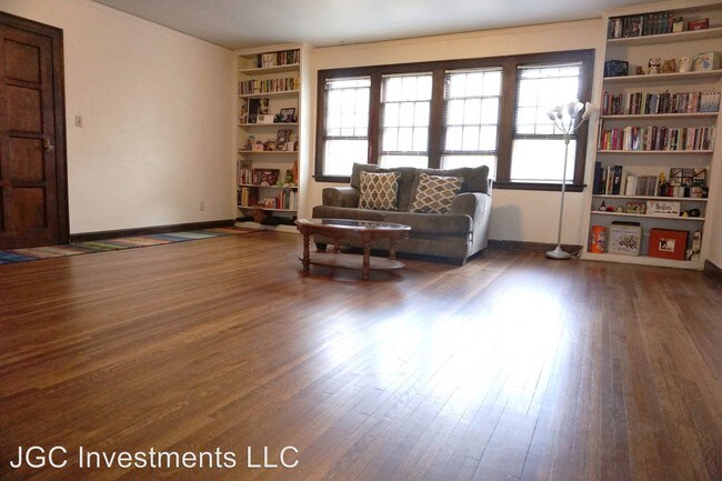 Photo - 4817-4821 Chicago St