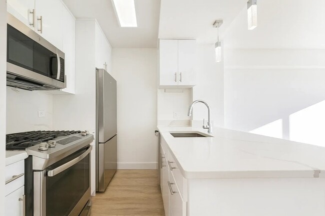 Photo - 1735 York Ave Unit 33E