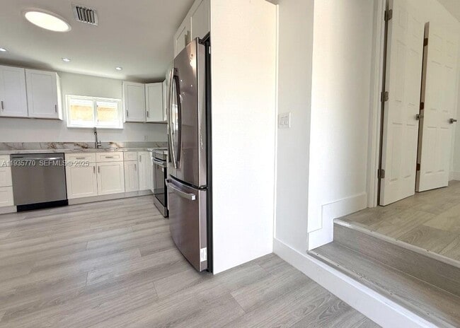 Photo - 716 NE 7th St Unit B