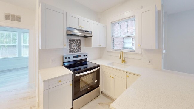 Photo - 2331-2335 Riverside Ave - 2331-8(R)