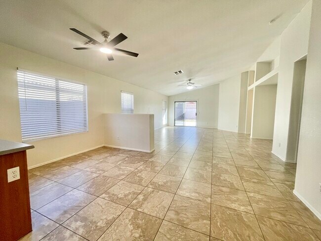 Photo - Fabulous 3-bedroom, 2-bathroom home For Rent in Avondale!!