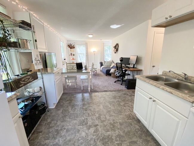 Building Photo - 16610 8th St N Unit #4 Rental