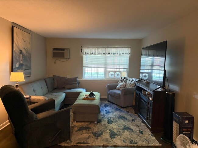 702 White Cedar Blvd