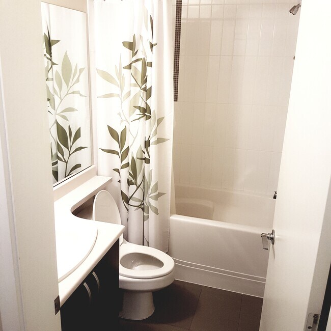 Photo - 13768 108 Av Unit Quattro 3