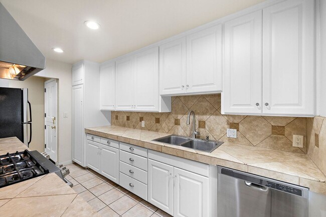 214 20th St Unit B