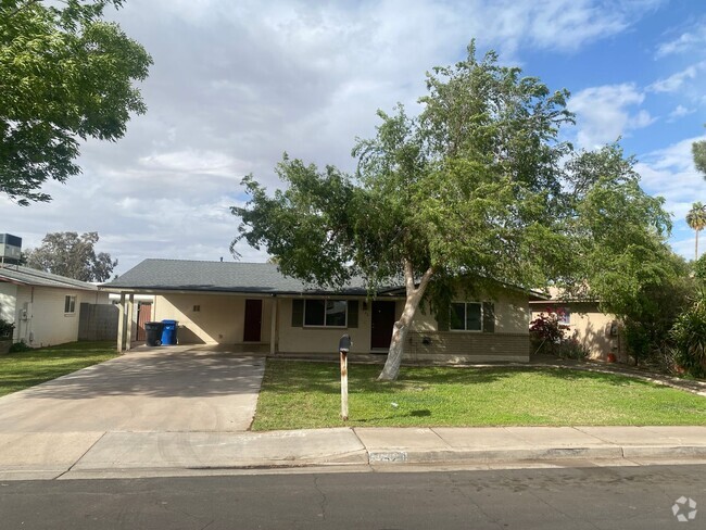 Building Photo - Charming 3 Bed/2 Bath w/Pool in Great Mesa... Rental