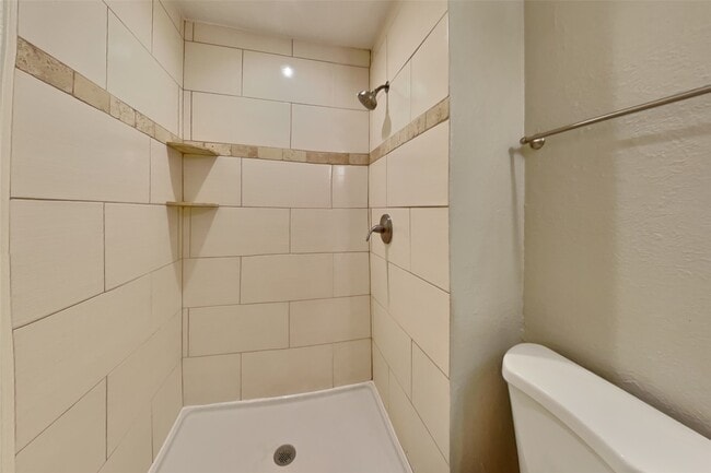 Photo - 18106 Navajo Trail Dr