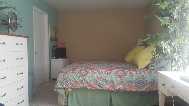 Photo - 9117 Newhall Dr