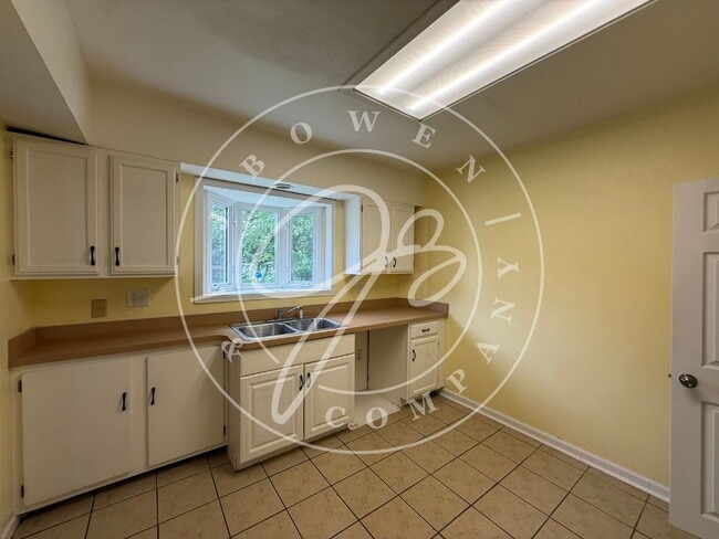 Photo - "Charming 3-Bed Home with Spacious Living in South Toledo.