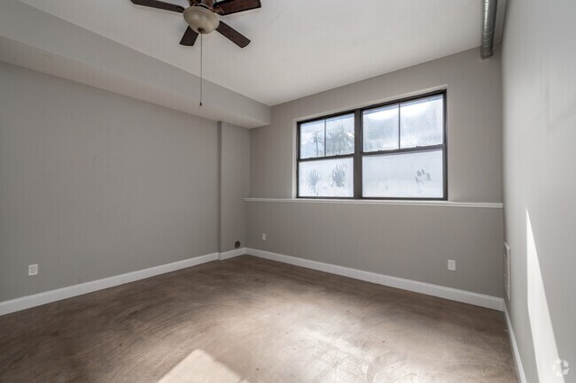 2BR, 1BA - 1,000SF - Primary Bedroom
