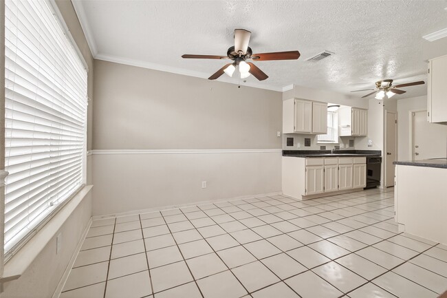 Photo - 6630 Harpers Dr