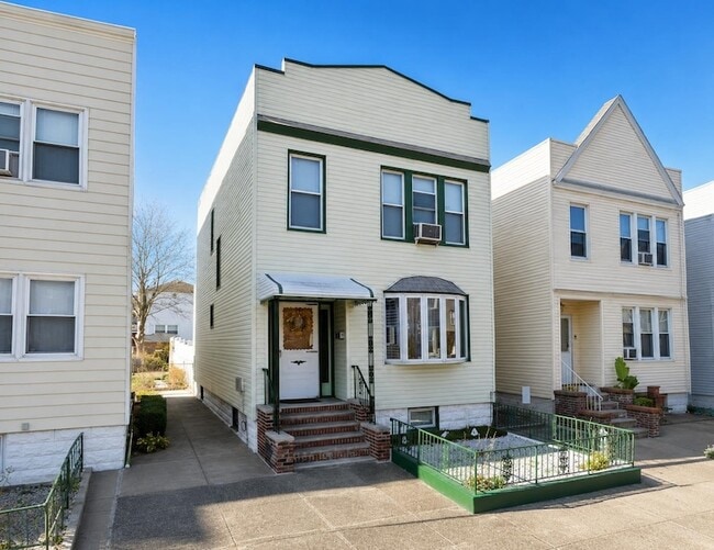Building Photo - 147 Terhune Ave