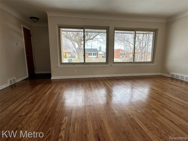 Photo - 21624 Winshall St