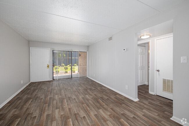 Can B1 2BR, 1BA - 861SF - Living Room