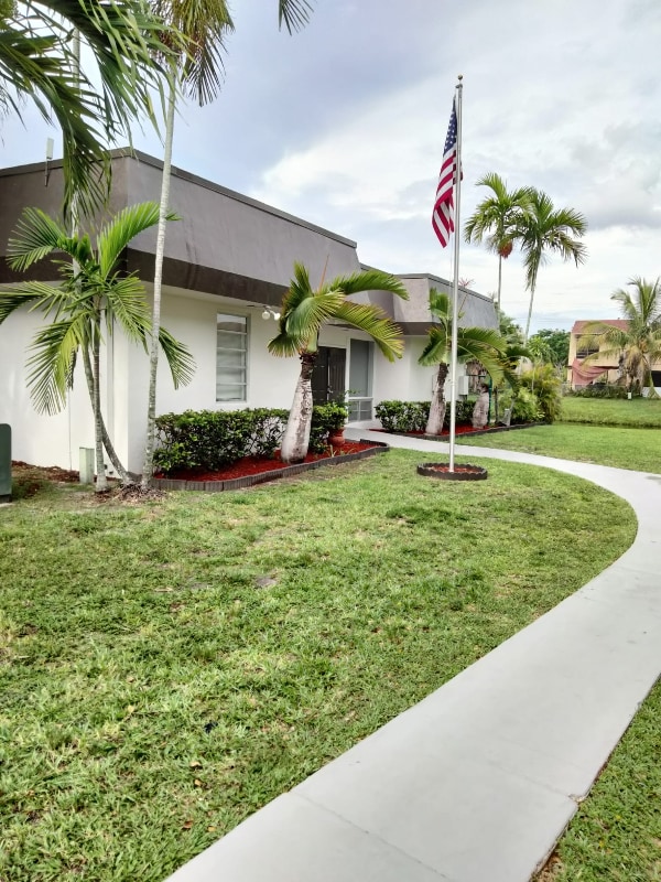 Building Photo - 10395 N Kendall Dr Rental
