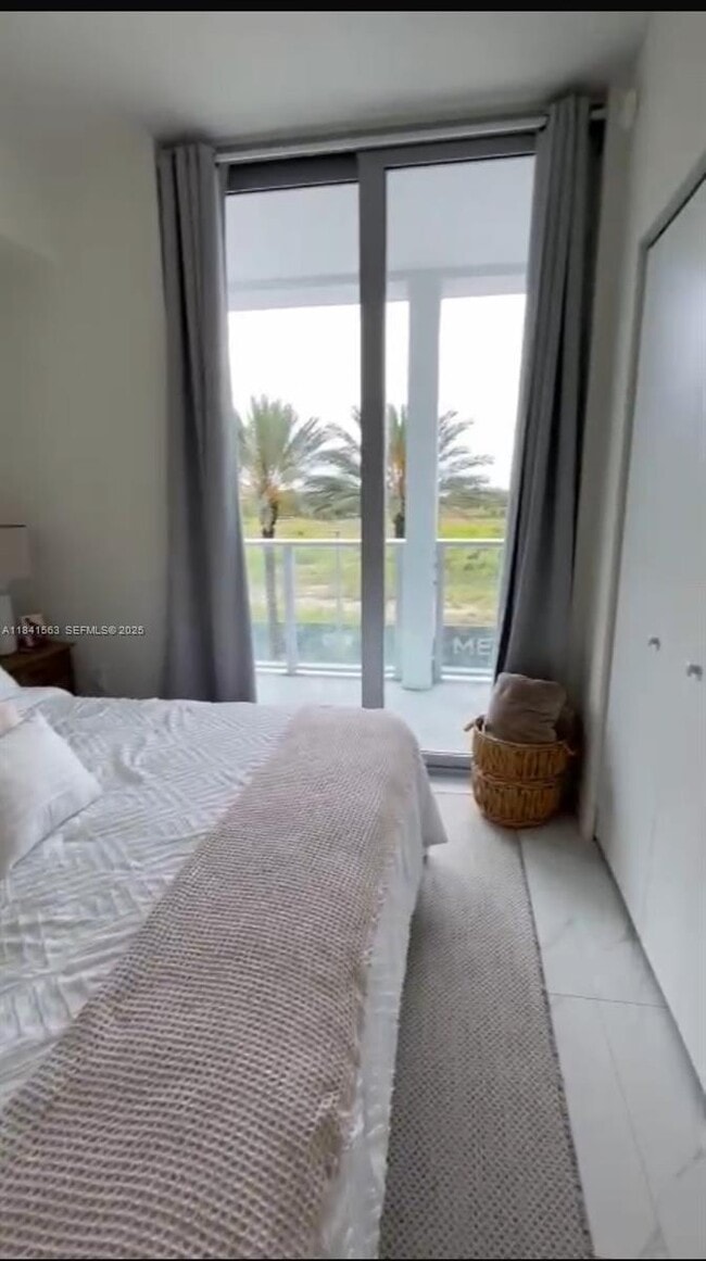 Photo - 2000 Metropica Wy Unit 208