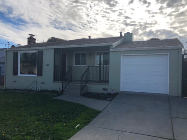 Photo - 2265 Reading Ave