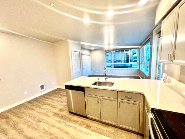 Photo - 2330 Yakima Ct Unit E301