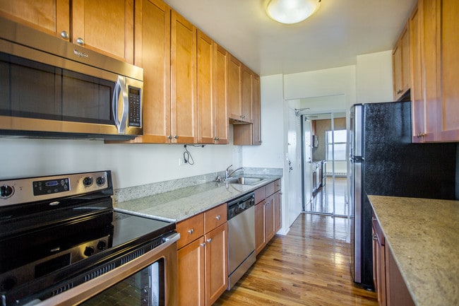 Sheridan Tower Kitchen - Sheridan Tower - 5650 N Sheridan Rd