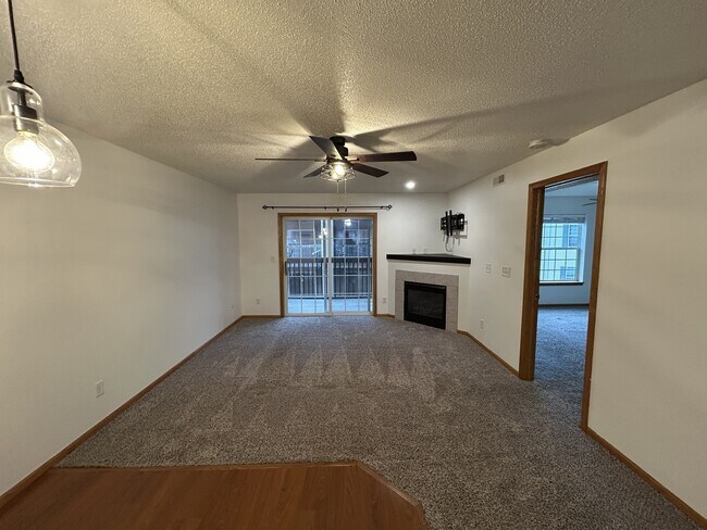 Living - 80 Cherry Ct Unit Apt 4