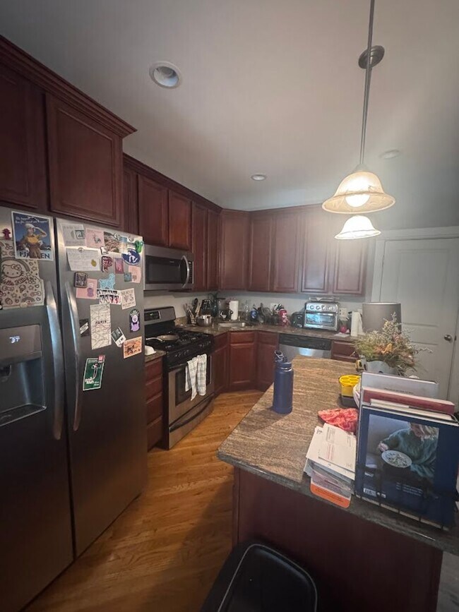 Photo - Beautiful 2 Bed / 2 Bath Apartment Available September 1st in Rogers Park!