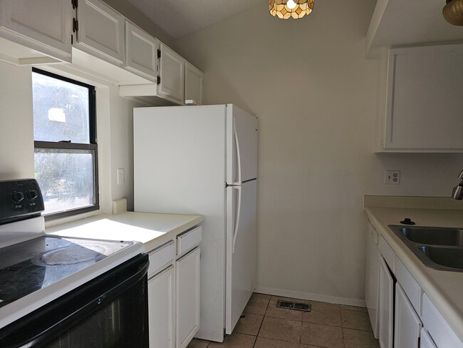 Photo - 3 Bedroom Raised Ranch Duplex with Garage Space