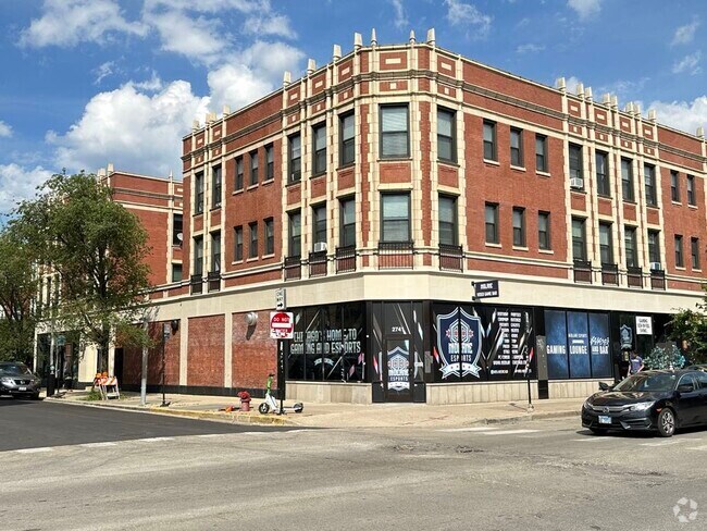 Building Photo - 2737 N Spaulding Ave Rental