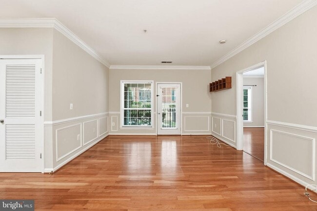 Building Photo - 4850 Eisenhower Ave Unit 113