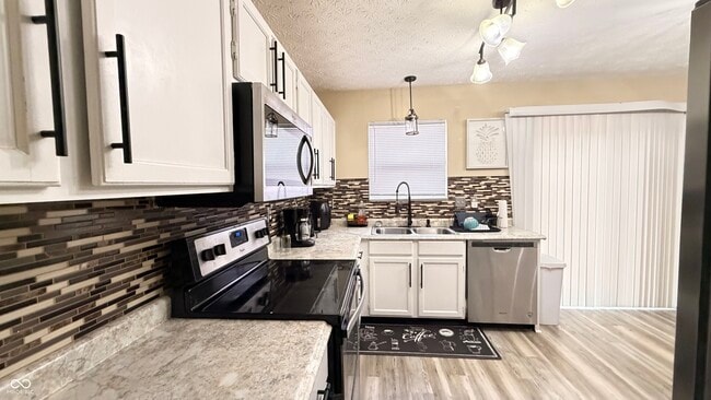 Photo - 6010 Lakeside Manor Ave