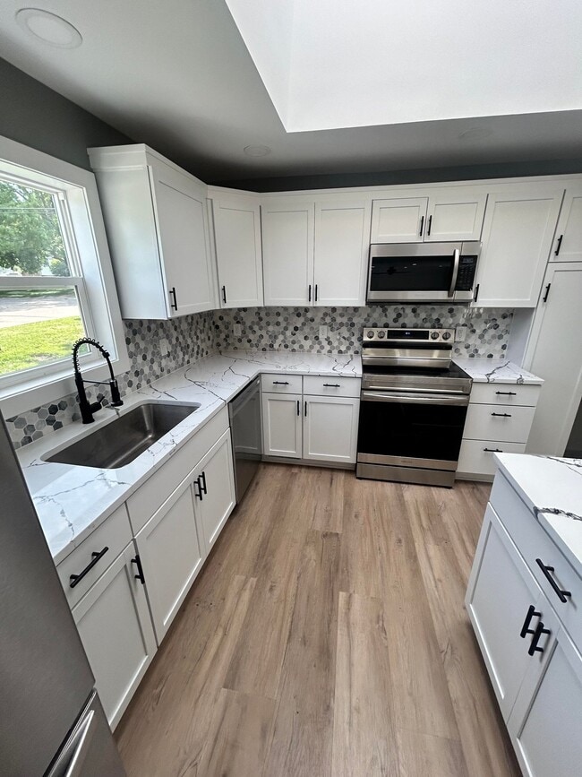 Photo - 701 N 85th St