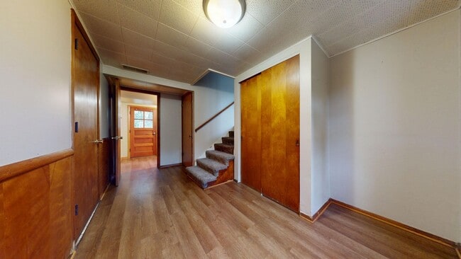 Photo - Nice 3 Bedroom Bi-Level with Garage!