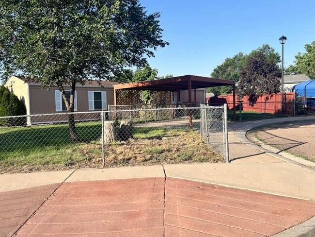 Building Photo - 933 Desert Cir