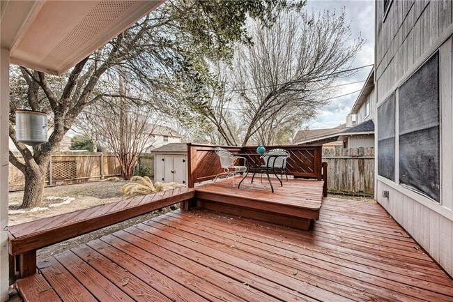 Photo - 1813 White Oak Loop