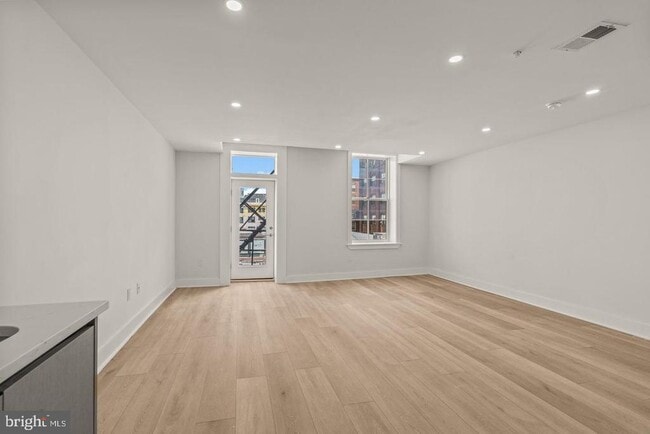 Building Photo - 253 N 3rd St