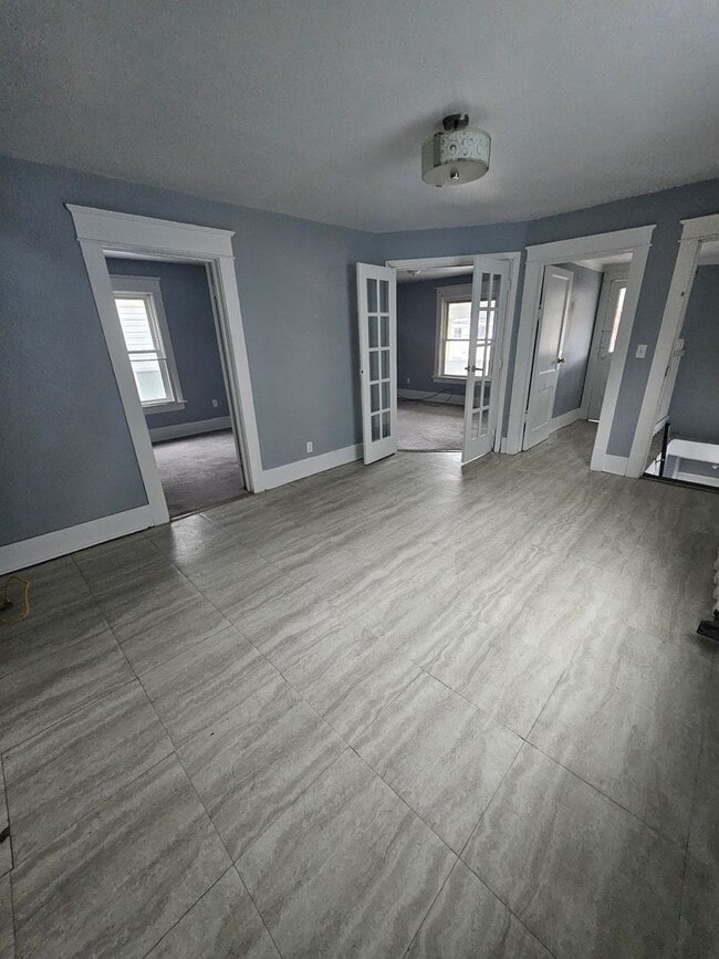 Building Photo - 1123 E 24th St Unit 1123 E 24th St #2