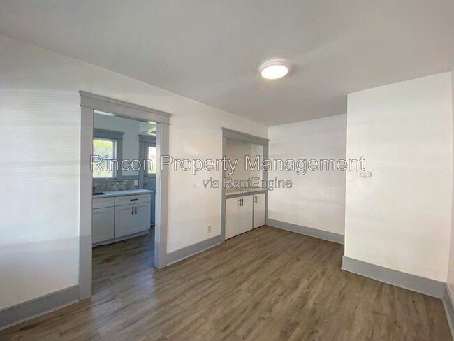 Photo - 658 Poli St