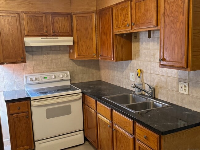 Building Photo - 71 Deming Rd Rental