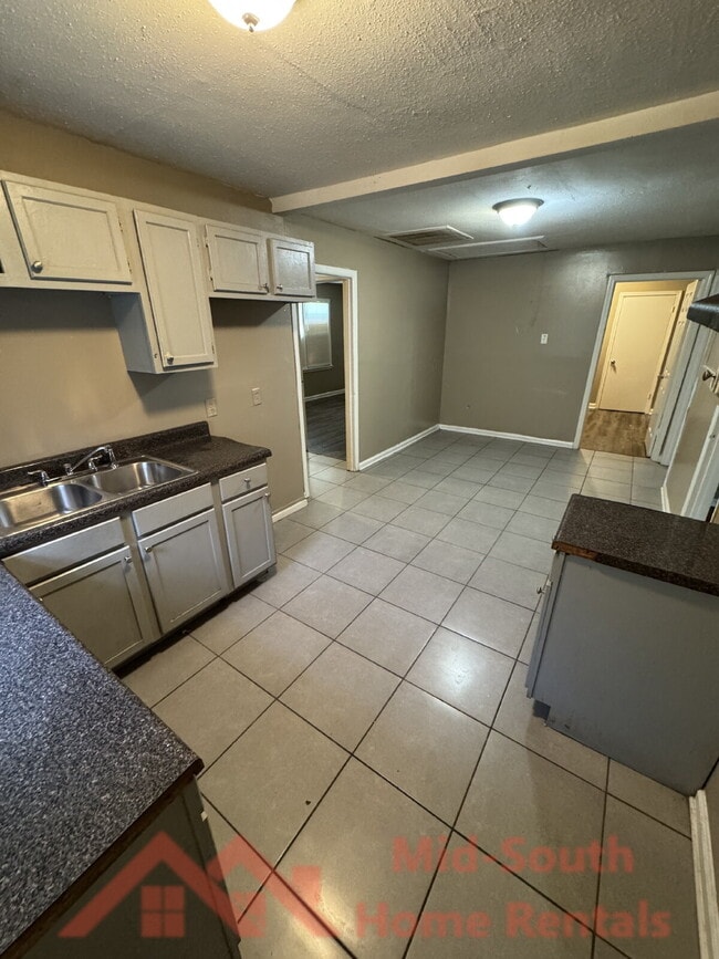 Photo - 1604 Echles St