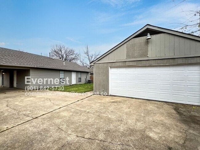 Building Photo - 4508 S Berrypick Ln