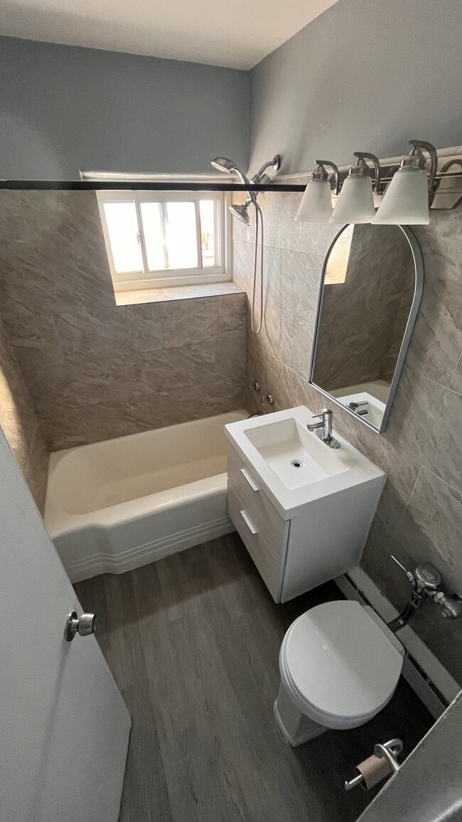 Photo - 4950 N Marine Dr Unit 903