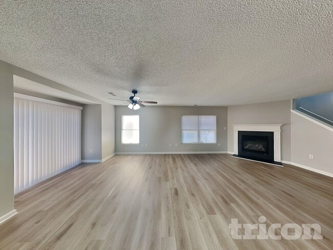 Photo - 10242 Hugue Way